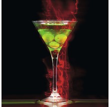 Martiniglas met olijven en drank