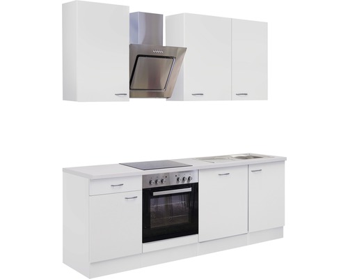 Keuken met bovenkasten, afzuigkap, gootsteen, fornuis en oven