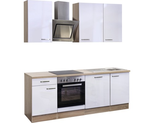 Moderne keuken met inbouwapparatuur, spoelbak en hangkasten