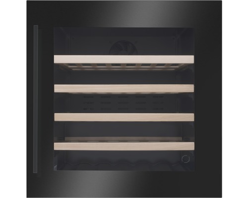 Wijnkoelkast met houten planken