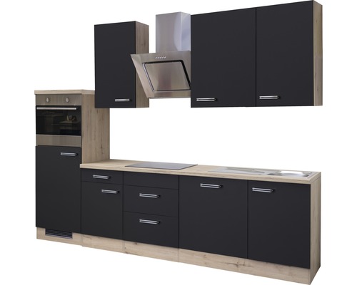 Moderne keuken met boven- en onderkasten, spoelbak, kookplaat en afzuigkap.