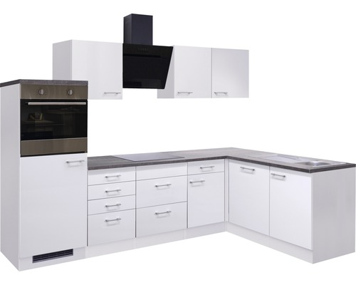 Complete keuken met witte kasten, afzuigkap en oven