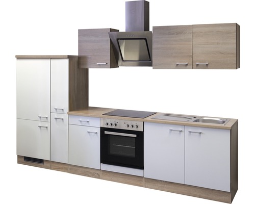 Inbouwkeuken met kasten, gootsteen, fornuis, oven en afzuigkap