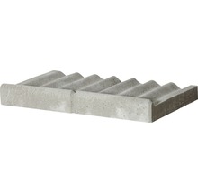 Betonnen borduursteen met golvend oppervlak