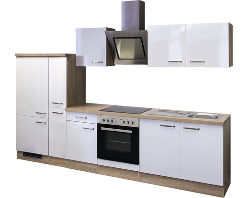 Keuken met gootsteen, fornuis, oven en afzuigkap