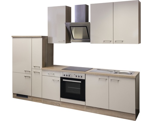 Keuken met boven- en onderkasten, spoelbak, fornuis en afzuigkap
