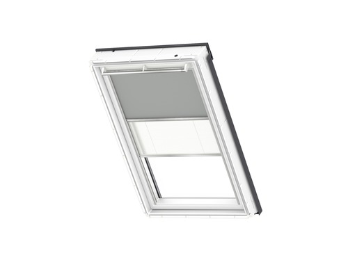 Dakvenster met rolgordijn en jaloezie