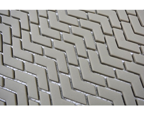 Mozaïektegels in chevronpatroon voor wand- en vloerontwerp