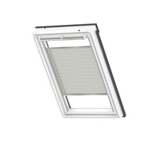 Dakvenster met plissé voor verduistering