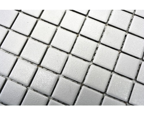 Vierkante mozaïektegels, gelegd