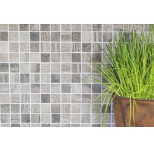 Mosaïektegels met houtlook als wandbekleding