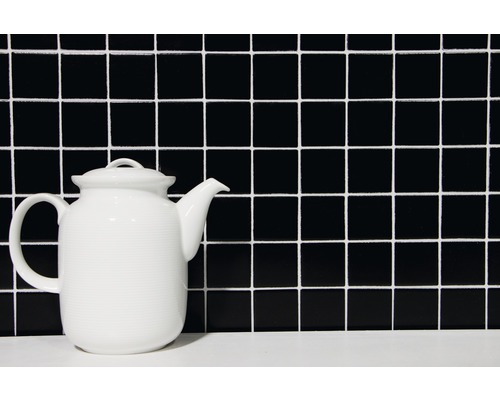 Theepot van keramiek voor een vierkant tegelpatroon