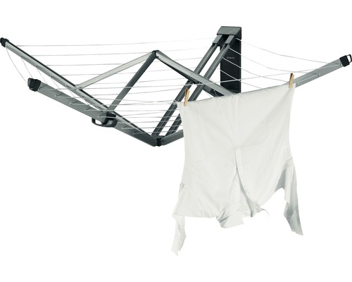 Droogrek voor wandmontage met een opgehangen overhemd