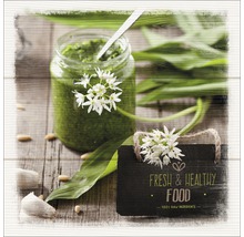Lookdierpesto in pot met bord en decoratie