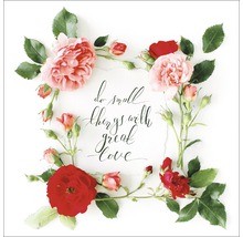 Decoratieve compositie met rozenbloemen en de tekst ''Doe kleine dingen met veel liefde''.