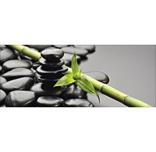 Decoratieve stenen met bamboe en stenen piramide