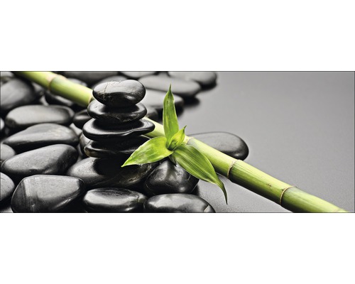 Decoratieve stenen met bamboe en stenen piramide