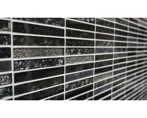 Detailopname van mozaïektegels in zwart met glitters
