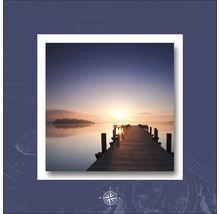 Foto met steiger, water en zonsopgang