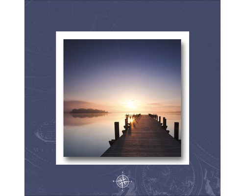 Foto met steiger, water en zonsopgang