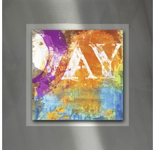 Abstracte muurdecoratie met letters in metalen frame