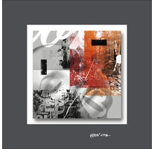 Abstracte muurdecoratie met grafische elementen en schrift
