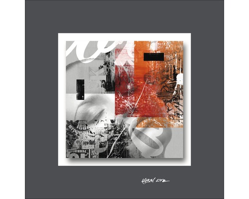 Abstracte muurdecoratie met grafische elementen en schrift