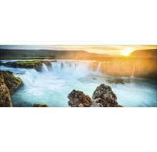 Waterval landschap bij zonsopgang