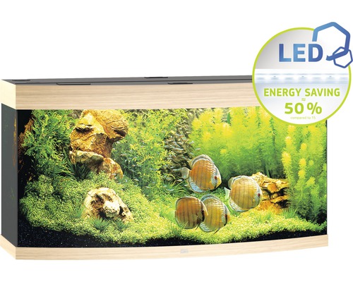 Ingericht aquarium met vissen, planten en stenen. Led symbool voor een energiebesparing van 50 procent in vergelijking met T5.