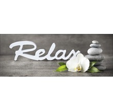 Decoratie met Relax belettering, orchidee en stenen toren
