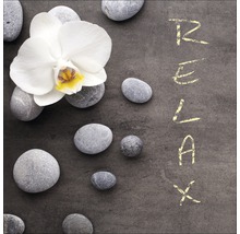Decoratie met orchidee, stenen en het woord Relax