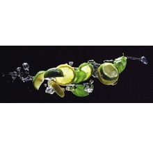 Afbeelding van citroenen, limoenen, munt en ijsblokjes