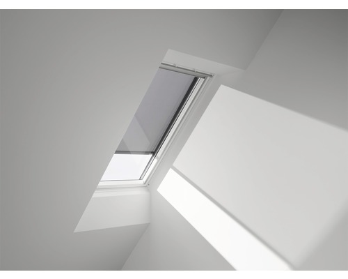 Dakvenster in een zolderkamer