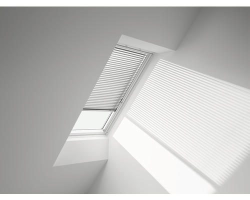 VELUX Jaloezie lichtdoorlatend handbediend PAL C02 7057S zilver Dakvenster met jaloezie in lichte ruimte