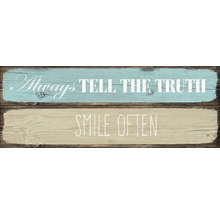 Decoratief houten bord met de opschriften ''Always tell the truth'' en ''Smile often''.