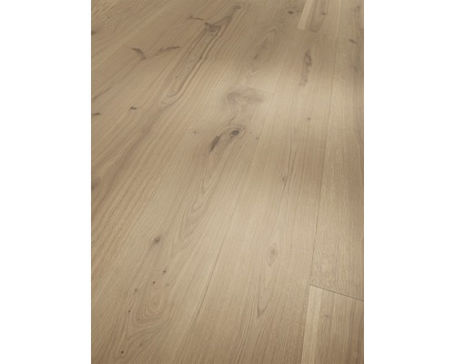 Lichte houten vloer met natuurlijke nerf.