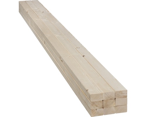 Stapel ruwe houten latten