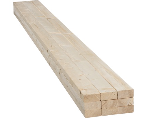 Stapel ruwe houten planken