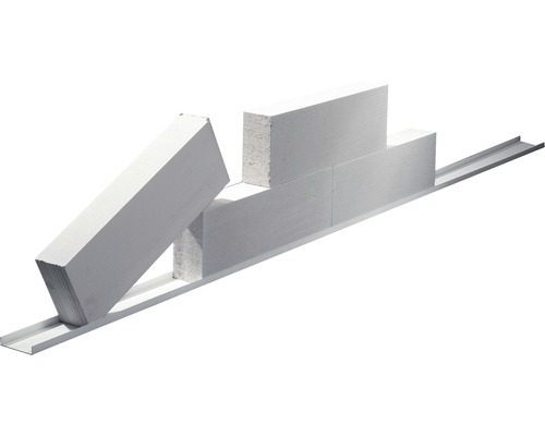 Cellenbetonblokken op metalen rail