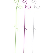 Drie metalen plantensteunen