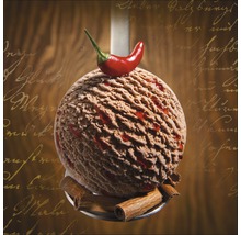 Een bolletje chocolade-ijs met chili en chocoladeschilfers