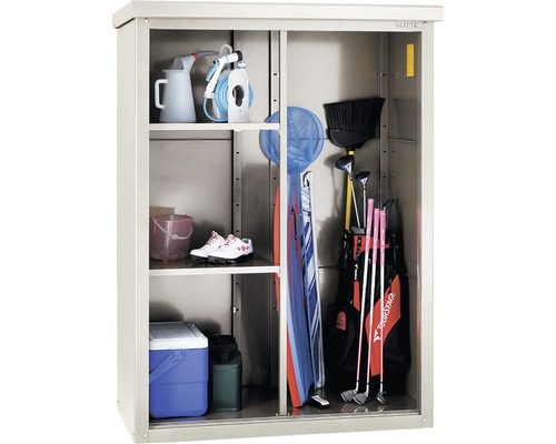 Tuinkast met tuingereedschap en sportuitrusting