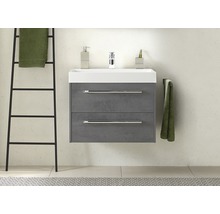 Moderne badkamer met wastafelonderkast, handdoekhouder en ladder
