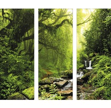 Driedelig bosmotief met bomen, rotsen en waterval