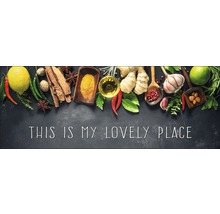 Arrangement van verschillende kruiden en ingrediënten met het opschrift This is my lovely place