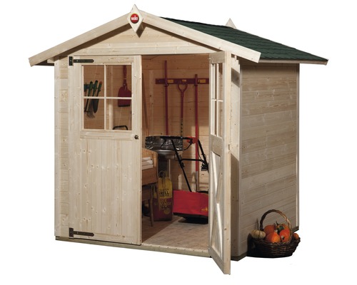 Houten tuinhuis met open deur en tuingereedschap