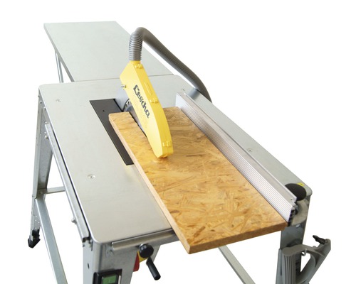 Lescha tafelcirkelzaag bij het zagen van een houten plank