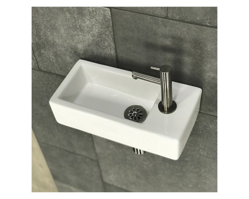 Rechthoekige, wandhangende wastafel met kraan