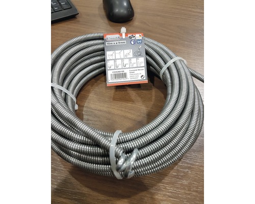 Ontstoppingsveer met een lengte van 10 meter en een diameter van 9 millimeter.