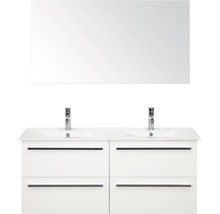 Wastafel met dubbele wasbak, onderkast met lades en spiegel voor de badkamer